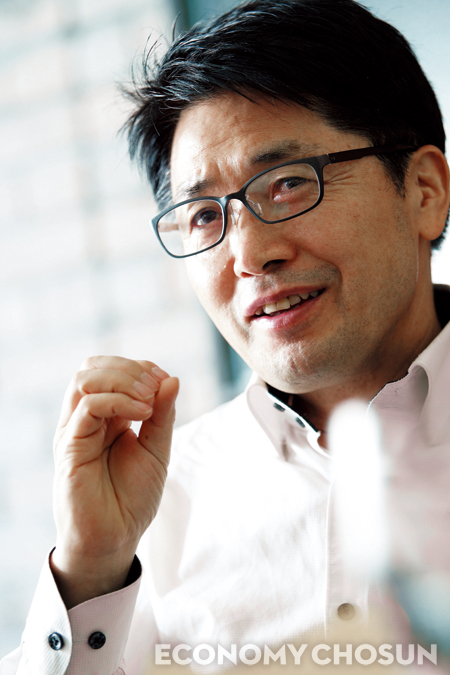 - 이관중 소장은 “과자회사 사람들은 시식할때 오감으로 모두 맛을 본다”고 설명했다.