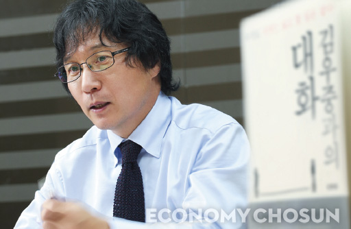 - 신장섭 싱가포르국립대 교수는 대우그룹 해체로 대표되는 IMF 구조조정으로 한국의 제조업 경쟁력이 약화됐고, 기업가 정신은 후퇴됐다고 주장했다.