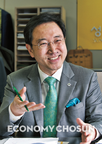 김윤배 성대 입학처장은 “학과 간 칸막이를 없애고 학문 간 융·복합을 통해 기업이 원하는 인재를 배출하는 것이 성대 교육의 목표”라고 설명했다.