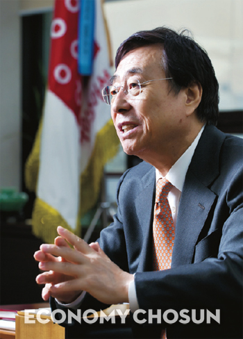 - 박정부 다이소 회장은 “고객이 가격 이상의 가치를 느낄 수 있는 상품을 공급하기 위해 모든 노력을 기울이고 있다”고 말했다.