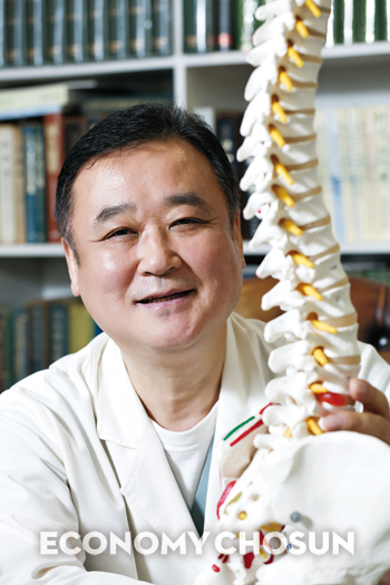 - 김중배 원장은 “중증(重症) 환자를 제외하고는 대부분의 환자가 비수술적인 교정으로 충분히 치료가 가능하다”고 말했다.