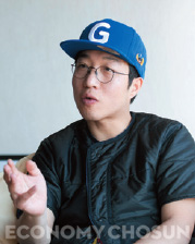 - 카카오 프렌즈는 디자이너 호조(본명 권순호)의 펜 끝에서 탄생했다.