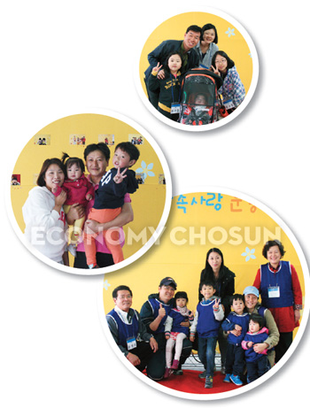 - 솜피 직원과 가족들이 2013년 4월에 열린 체육대회의 ‘가족사진 콘테스트’에서 활짝 웃고 있다.
