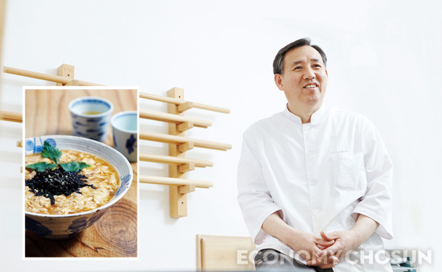 - 강영철 스바루 오너셰프는 일본 유학 중 자연스럽게 일본음식과 문화에 빠져들었다. 특히 소바의 매력에 빠져 각지의 명점과 계보를 찾아다니며 지식을 넓혔다.