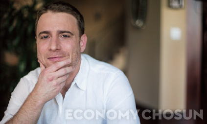 - 창업자 스튜어트 버터필드는 사진공유서비스 ‘플리커’(flikr)를 공동 창업했다.