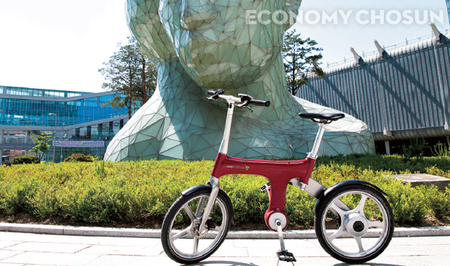 - 체인이 없는 만도풋루스 아이엠은 단순한 디자인으로 눈에 확 띈다.