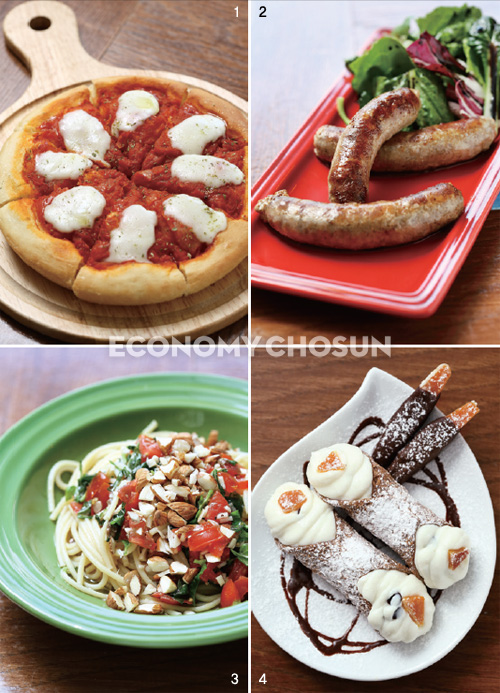 1. ‘스핀쵸네’는 빵처럼 두툼한 크러스트에 소스를 바르고 치즈조각을 얹어 구운 시칠리아식 피자다. 2. ‘살시체 알라 그릴라’의 소시지는 고기를 곱게 가는 일반 소시지와는 달리 알갱이 씹는 느낌과 풍성한 맛이 매력이다. 3. ‘트라파니 페스토 파스타’는 토마토와 마늘소스에 조개 모양의 면을 사용해 만든다. (사진은 일반 파스타 면을 사용) 4. ‘카놀리’는 시칠리아의 전통 디저트로, 리코타 치즈와 초콜릿 조각을 코코아가루 반죽으로 싸서 구운 것이다.