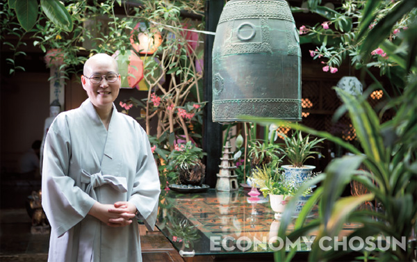 - 소운 스님은 “불교가 우리 사회에서 종교로서 어떤 역할을 해야 할지 고민이 깊다”고 말했다.