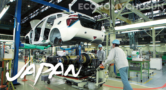 - 일본기업들은 현장을 가장 중요시한다. 일본 도요타자동차 공장에서 직원들이 자동차를 조립하고 있다.