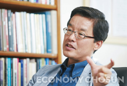 - 박철희 소장은 “한국은 샌드위치적 특성을 잘 이용해 중국과 일본, 양쪽을 끌어당겨서 한·중·일이 협력할 수 있는 토대를 만들어나가야 한다”고 말했다.