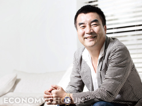 - 원영식 회장은 “투자를 할 때는 감(感)이 무엇보다 중요하다”며 “회사를 이끄는 오너를 보면 그 감을 잡을 수 있다”고 말했다.