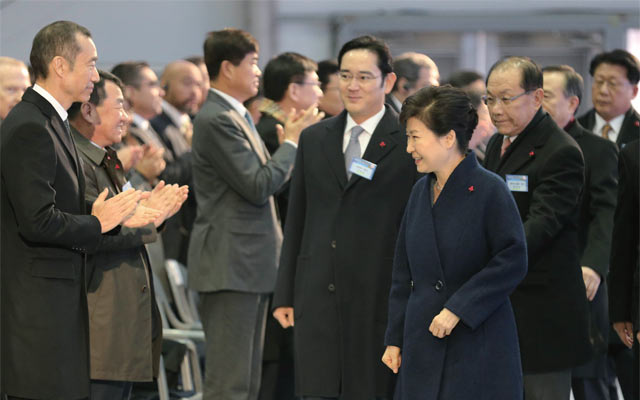 2010년부터 바이오사업을 직접 챙겨온 이재용 부회장은 최근 대대적인 바이오사업 투자에 나섰다. 사진은 지난해 12월 21일 박근혜 대통령이 참석한 인천 송도 삼성바이오로직스 3공장 기공식.