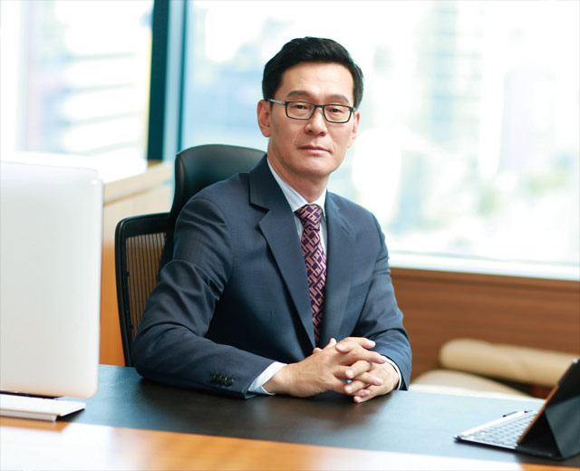 최권욱 회장은 “2016년은 어느 때보다 변동성이 높은 한 해가 될 것”이라며 “보수적인 투자가 유리할 것”이라고 조언했다. <사진 : 안다자산운용>