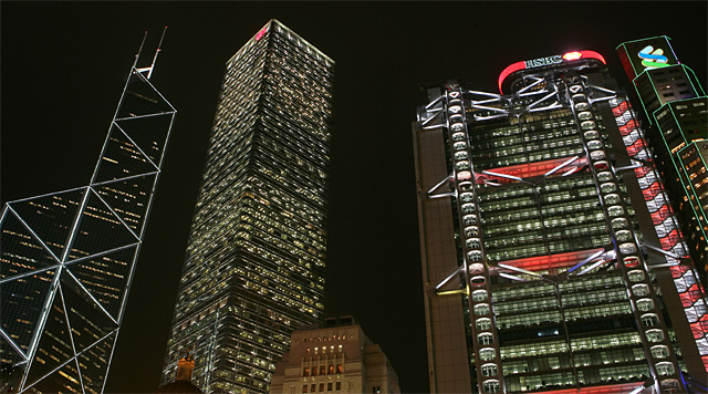 홍콩의 마천루. 왼쪽 건물이 중국은행, 오른쪽 건물이 HSBC.