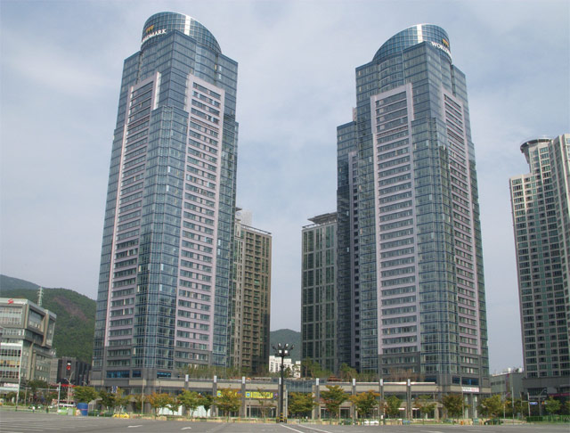 MDM이 2007년 부산에서 선보인 ‘해운대 월드마크 센텀’전경. MDM 그룹은 이 사업을 계기로 국내 최대 부동산 개발회사 중 한 곳으로 성장했다. <사진 : MDM 그룹 >