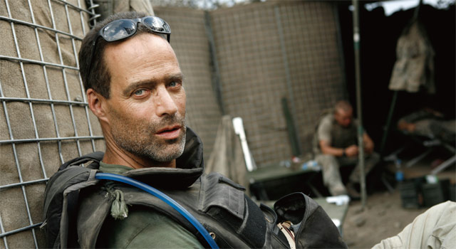 저자는 아프가니스탄 코렌갈 계곡을 수 차례 찾아가 참전 병사들의 공포와 전우에 대한 믿음을 생생하게 목격한 기자 출신 다큐멘터리 감독이다. <사진 : 팀 헤더링턴>