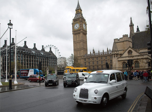 2012년 우버가 영국 런던에 진출한 이후 현재까지 우버 등록 운전자수는 2만5000여명으로 급증했다. 택시기사의 20% 수준으로 치고 올라온 것이다. 우버는‘우버이츠’를 통해 영국 음식 배달 시장 격변을 예고하고 있다. <사진 : 블룸버그>