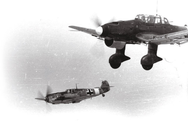 Bf 109(아래) 전투기와 Ju 87 급강하 폭격기. 제2차대전 당시 독일 공군을 상징하는 두 전투기의 탄생에 도움을 줬던 것이 영국 롤스로이스였다는 사실은 한마디로 역사의 아이러니라 할 수 있다.