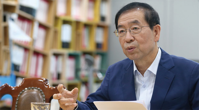 박원순 서울시장은 16일 조선비즈와의 인터뷰에서 “공유경제는 새로운 일자리와 부가가치를 창출하기 때문에 한국 경제 재도약의 혁신에너지가 될 수 있다”고 말했다. <사진 : 박상훈 조선일보 기자>