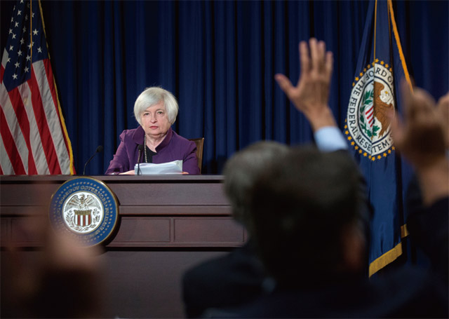 재닛 옐런 의장이 지난해 6월 FOMC 정례회의 직후 열린 기자회견에서 질문을 받고있다. <사진 : 블룸버그>
