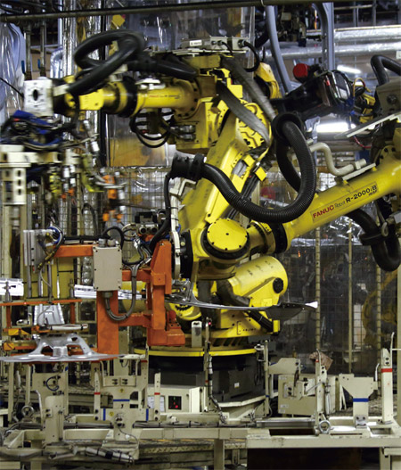 화낙은 생산공정의 80%를 로봇이 처리할 정도로 자동화 수준이 높다. <사진 : 블룸버그>