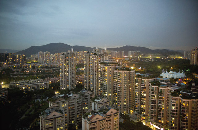중국 선전 난산지구 일대 주거용 아파트 전경. 선전의 주거용 부동산 가격은 2015년 1월 이후 현재까지 76% 급등했다. <사진 : 블룸버그>