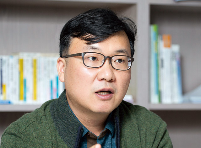 전영수 교수는 선진국 은퇴층 소비자를 공략하려면 ‘노인’에 대한 선입견을 버려야 한다고 강조했다. <사진 : 김종연 기자>