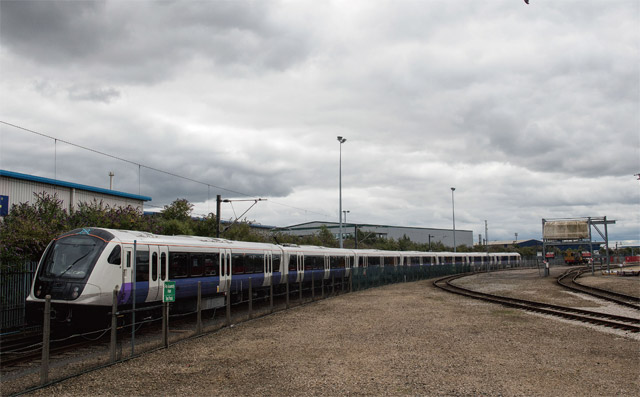 자율주행차가 기술이 일반에 정착되면, 향후 10~20년내에 철도 산업에는 상당한 위협이 될 것으로 예상된다. 영국의 철도 전경. <사진 : 블룸버그>