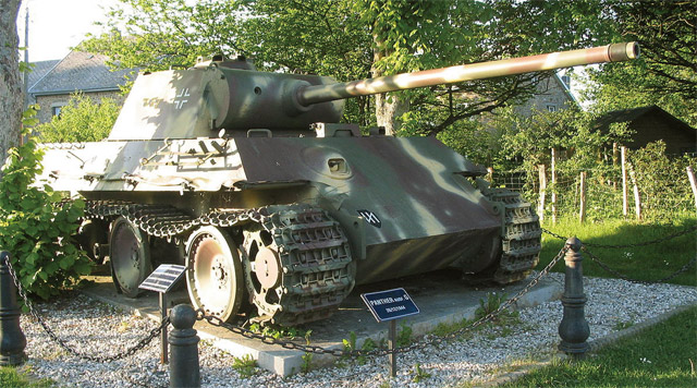 소련의 T-34를 벤치마킹해 개발한 독일의 5호 전차 ‘판터’. 1943년 배치돼 종전까지 독일의 주력 전차로 활동했지만 검증이 안 된 상태로 서둘러 실전에 투입되면서 곤혹을 치렀다. <사진 : 위키피디아>