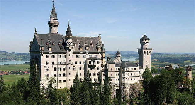 루드비히 2세의 명령으로 건축된 노이슈반슈타인 성의 아름다움은 월트 디즈니도 매료시켰다. <사진 : 블룸버그>