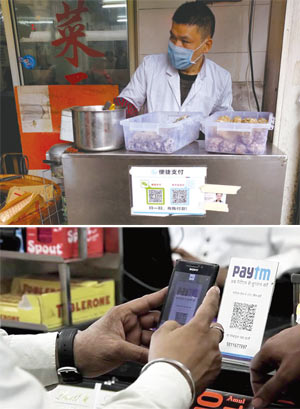 중국 상하이의 한 노점상. 알리페이와 위챗페이로 결제할 수 있게 바코드가 붙어 있다(사진 위).인도의 상점에서 페이티엠 앱과 QR코드를 이용해 결제하는 장면. <사진 : 손덕호 기자, 페이티엠>