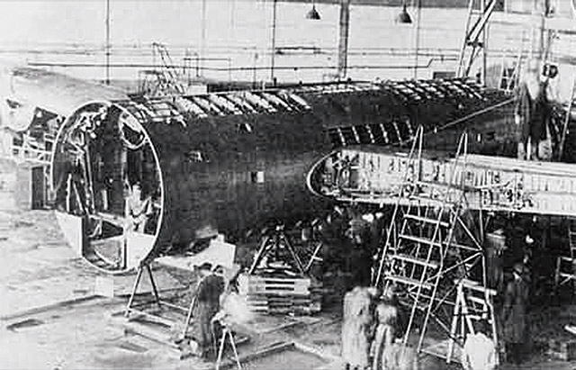 소련이 Tu-4를 제작하는 모습.