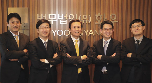 화우 공정거래팀 금창호 파트너변호사, 김철호 파트너변호사, 한철수 고문, 류송 파트너변호사, 김성식 파트너변호사(왼쪽부터)