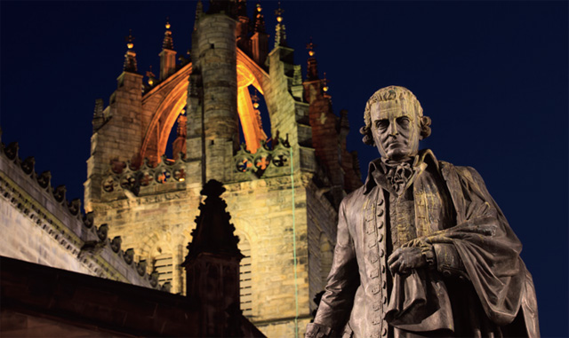영국 스코틀랜드 에든버러에 있는 애덤 스미스 동상.