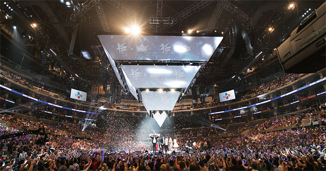 CJ E&M이 2015년 미국 로스앤젤레스에서 개최한 세계 최대 한류 컨벤션 ‘케이콘(KCON)’ . K팝·드라마 등 다양한 한국 문화를 소개했다. <사진 : CJ그룹>