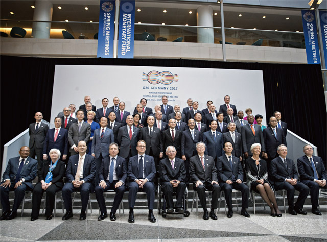 각국 중앙은행의 재정 정책 관료들이 지난 4월 22일 워싱턴 D.C.에서 열린 세계은행(WB)과 국제통화기금(IMF) ‘봄 미팅’에 참석했다. <사진 : 블룸버그>