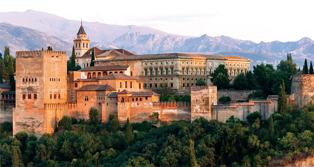 스페인 그라나다에 위치한 알람브라 궁전의 모습. <사진 : 위키피디아>