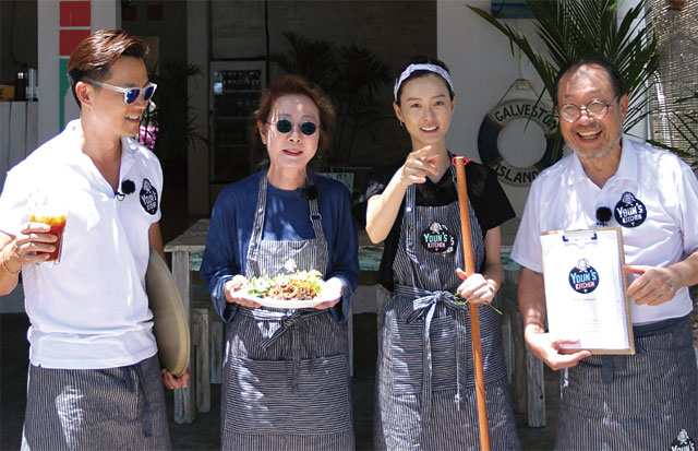 기성세대와 신세대의 원활한 소통을 보여준 예능 TV 프로그램 ‘윤식당’. <사진 : tvN>