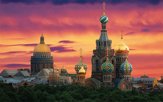 러시아 상트페테르부르크의 여름에는 새벽 2시가 돼야 약간 어두워지다가 새벽 3시가 되면 다시 해가 떠오르는 백야 현상이 나타난다. <사진 : 위키피디아>
