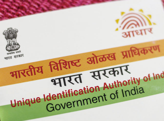 인도 국민의 생체 정보를 담은 신분증인 ‘아드하르’ 카드. <사진 : 블룸버그>