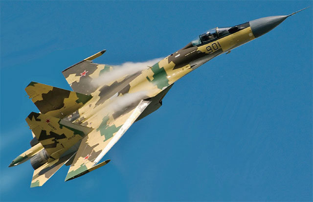 최신 엔진 기술을 확보하기 위해 중국이 고육지책으로 도입하는 러시아의 전투기 Su-35. <사진 : 위키피디아>