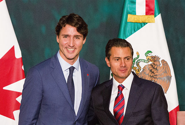 쥐스탱 트뤼도(왼쪽) 캐나다 총리와 엔리케 니에토 멕시코 대통령. <사진 : 블룸버그>
