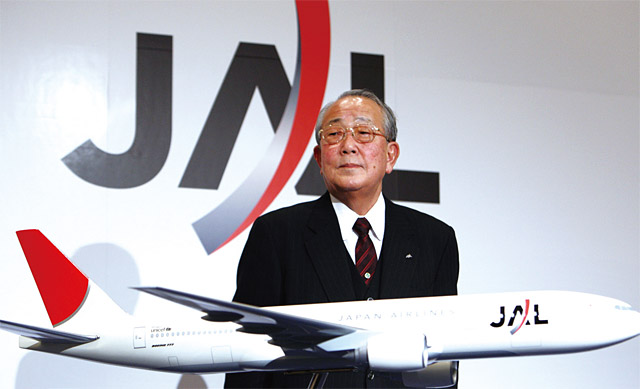 2010년 2월 이나모리 가즈오 교세라 명예회장은 파산 위기에 몰린 일본항공 회장에 취임했다. 그는 “교세라에서 활용한 경영 기법을 여기에도 전파해 직원들의 의식을 개혁했다”고 말했다. <사진 : 블룸버그>