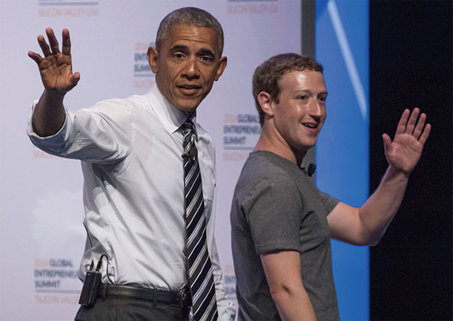 버락 오바마 전 미국 대통령은 마크 저커버그 페이스북 CEO를 만나 가짜 뉴스에 대한 적극적인 대처를 요구했다. <사진 : 블룸버그>