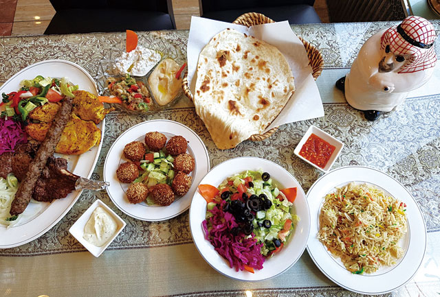 이태원 ‘두바이’의 다채로운 중동 음식. <사진 : 이용성 차장>