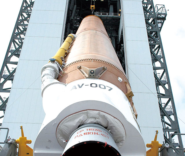 러시아의 로켓 엔진 RD-180이 장착된 미국의 위성 발사체 ‘아틀라스 V’. <사진 : 위키피디아>