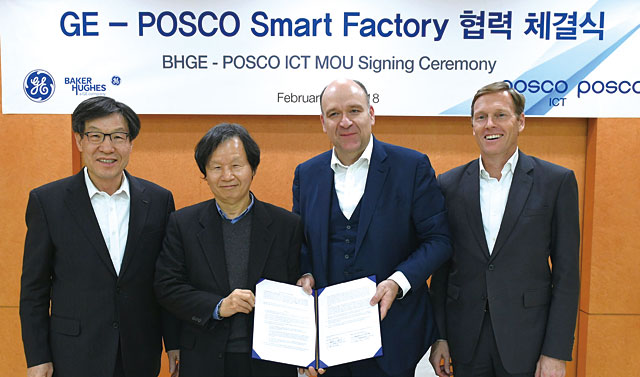 포스코와 GE는 양사의 ‘스마트 팩토리 플랫폼 접목을 위한 기술 협력 및 국내외 비즈니스 협력 강화’ MOU에 서명했다. 사진 포스코