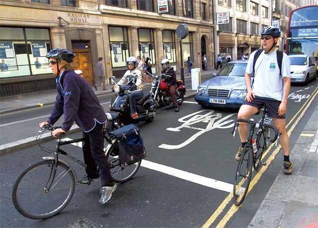 런던 시민들이 자전거를 타고 출퇴근하고 있다. / 블룸버그