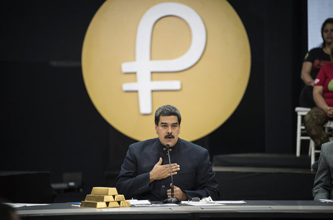 경제위기에 몰린 베네수엘라의 니콜라스 마두로 대통령은 재정 확보를 위해 국가 차원에서 암호화폐를 발행하겠다고 발표했다. 사진 볼룸버그