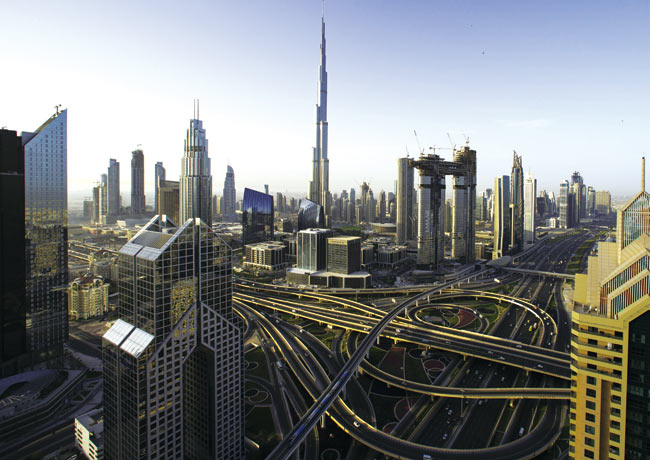세계 최고층 빌딩 부르즈 칼리파(가운데)가 보이는 두바이 중심가 풍경. 사진 블룸버그
